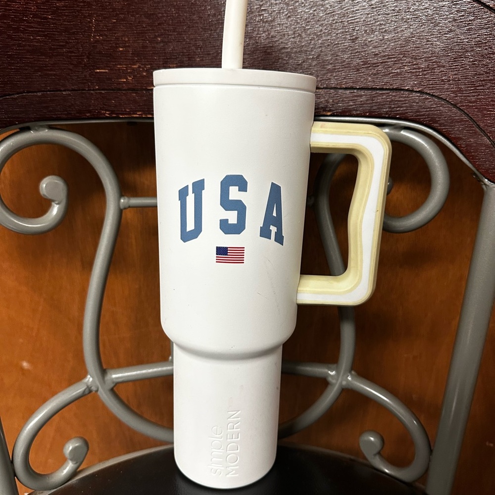 Simple Modern White USA Tumbler